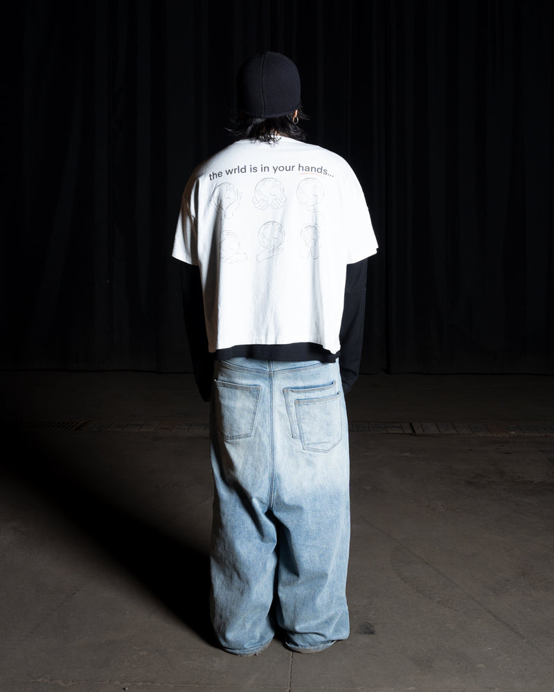 "WRLD In Hands" Slub Tee